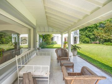 Casa de Categoría en Tortugas C.C.  8 Amb 2450 Mts