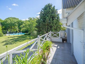 Casa de Categoría en Tortugas C.C.  8 Amb 2450 Mts