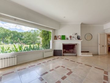 Casa de Categoría en Tortugas C.C.  8 Amb 2450 Mts