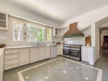 Casa de Categoría en Tortugas C.C.  8 Amb 2450 Mts