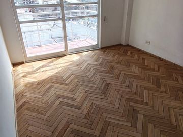 EN VENTA DEPARTAMENTO TRES DORMITORIOS ZONA CENTRO