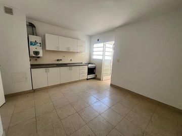 EN VENTA DEPARTAMENTO TRES DORMITORIOS ZONA CENTRO
