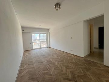 EN VENTA DEPARTAMENTO TRES DORMITORIOS ZONA CENTRO