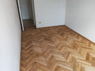 EN VENTA DEPARTAMENTO TRES DORMITORIOS ZONA CENTRO