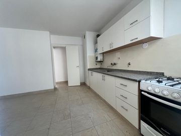 EN VENTA DEPARTAMENTO TRES DORMITORIOS ZONA CENTRO