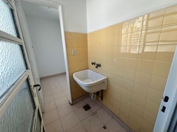 EN VENTA DEPARTAMENTO TRES DORMITORIOS ZONA CENTRO