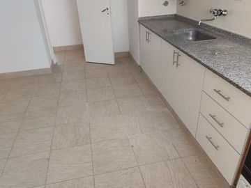 EN VENTA DEPARTAMENTO TRES DORMITORIOS ZONA CENTRO