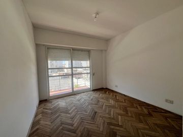 EN VENTA DEPARTAMENTO TRES DORMITORIOS ZONA CENTRO