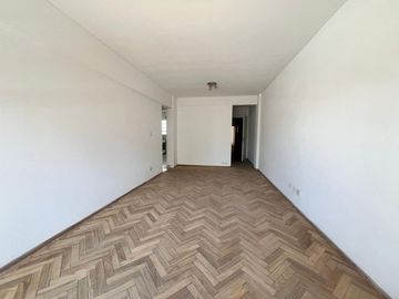 EN VENTA DEPARTAMENTO TRES DORMITORIOS ZONA CENTRO