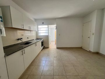 EN VENTA DEPARTAMENTO TRES DORMITORIOS ZONA CENTRO