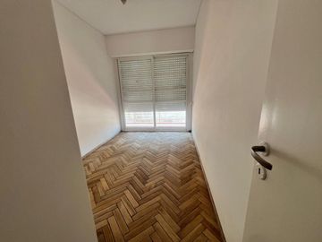 EN VENTA DEPARTAMENTO TRES DORMITORIOS ZONA CENTRO