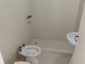 EN VENTA DEPARTAMENTO TRES DORMITORIOS ZONA CENTRO