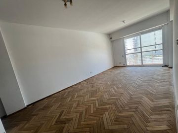 EN VENTA DEPARTAMENTO TRES DORMITORIOS ZONA CENTRO