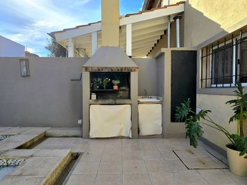 CASA EN VENTA VICTORIA 5 AMB COCH JARDÍN PILE E/AV
