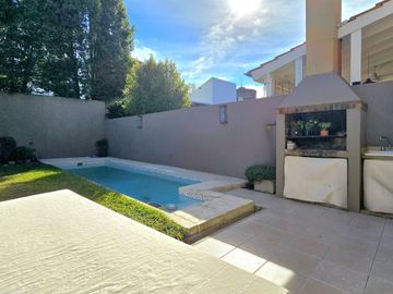 CASA EN VENTA VICTORIA 5 AMB COCH JARDÍN PILE E/AV