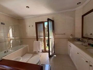 VENTA CASA 5HAB 4BA COLINA