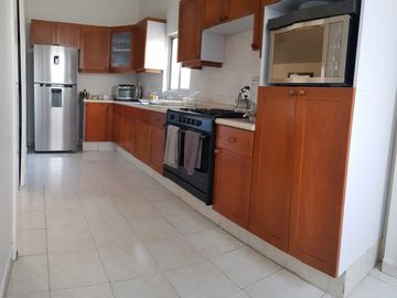 EXCELENTE CASA EN VENTA A DOS CUADRAS DEL COLEGIO IRLANDES.
