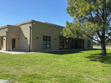 VENTA CASA 3 O 4 AMBIENTES PILETA QUINCHO FINANCIA
