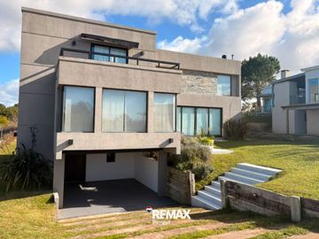 CASA EN VENTA COSTA ESMERALDA, GOLF 1 LOTE 135