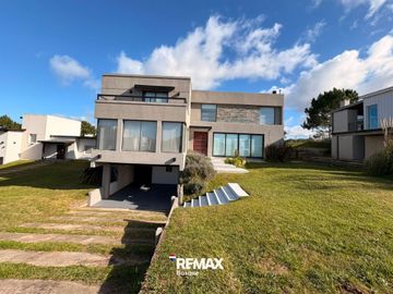 CASA EN VENTA COSTA ESMERALDA, GOLF 1 LOTE 135