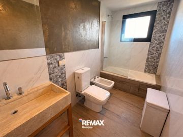 CASA EN VENTA COSTA ESMERALDA, GOLF 1 LOTE 135