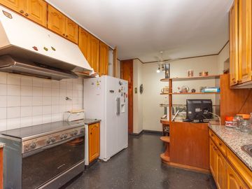 Venta Depto Belgrano 4 Amb con Dependencia Cochera