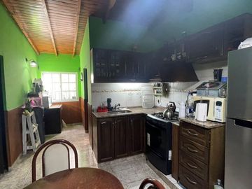 Casa 5 ambientes amplio terreno oportunidad