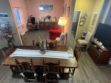 Casa 5 ambientes amplio terreno oportunidad