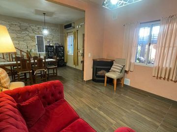 Casa 5 ambientes amplio terreno oportunidad