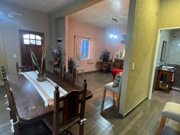 Casa 5 ambientes amplio terreno oportunidad