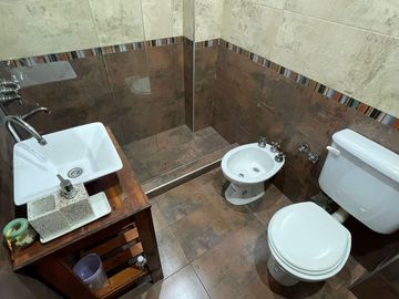 Casa 5 ambientes amplio terreno oportunidad