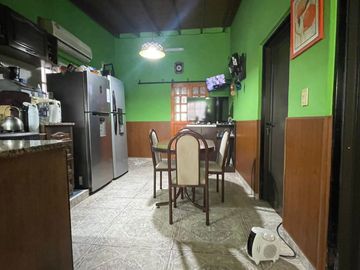 Casa 5 ambientes amplio terreno oportunidad