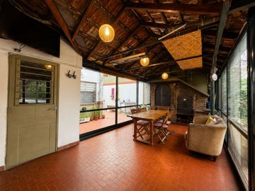 CHALET 5 AMB C/JARDÍN, PISCINA QUINCHO Y COCHERA
