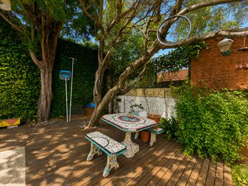 CHALET 5 AMB C/JARDÍN, PISCINA QUINCHO Y COCHERA