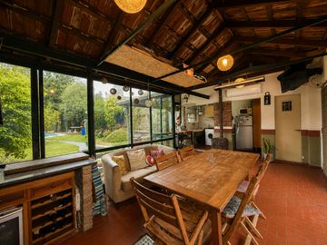 CHALET 5 AMB C/JARDÍN, PISCINA QUINCHO Y COCHERA
