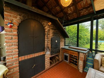 CHALET 5 AMB C/JARDÍN, PISCINA QUINCHO Y COCHERA