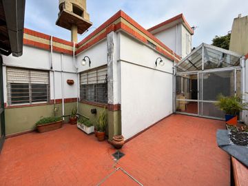 CHALET 5 AMB C/JARDÍN, PISCINA QUINCHO Y COCHERA