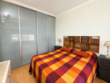 CHALET 5 AMB C/JARDÍN, PISCINA QUINCHO Y COCHERA