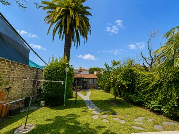 CHALET 5 AMB C/JARDÍN, PISCINA QUINCHO Y COCHERA