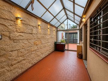 CHALET 5 AMB C/JARDÍN, PISCINA QUINCHO Y COCHERA