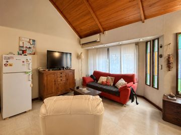 CHALET 5 AMB C/JARDÍN, PISCINA QUINCHO Y COCHERA