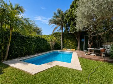 CHALET 5 AMB C/JARDÍN, PISCINA QUINCHO Y COCHERA