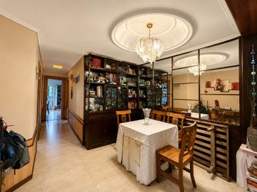 CHALET 5 AMB C/JARDÍN, PISCINA QUINCHO Y COCHERA