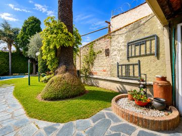 CHALET 5 AMB C/JARDÍN, PISCINA QUINCHO Y COCHERA