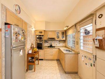 CHALET 5 AMB C/JARDÍN, PISCINA QUINCHO Y COCHERA