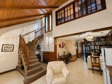 CHALET 5 AMB C/JARDÍN, PISCINA QUINCHO Y COCHERA