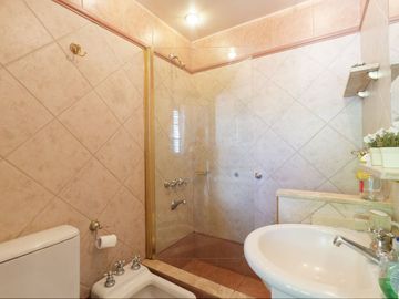 CASA EN AVELLANEDA