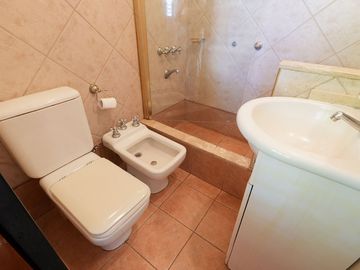 CASA EN AVELLANEDA