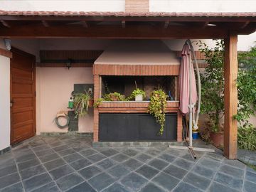 CASA EN AVELLANEDA