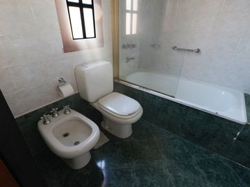 CASA EN AVELLANEDA